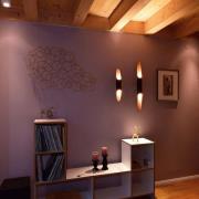Apodis LED-væglampe, sort/pink, højde 80 cm, metal dæmpbar