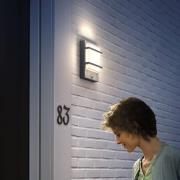 Philips LED udendørs væglampe Petronia UE, sensor