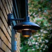 Dyberg Larsen Udendørs væglampe Morph, Ø 24 cm, sort, metal