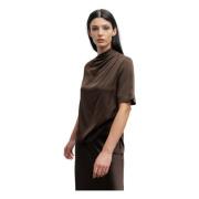 Silke T-shirt Mørkebrun med Asymmetriske Plisser