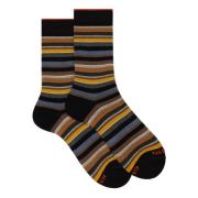 Kort sokker med multifarvede mikrostriber