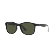 Klassiske solbriller i sort med grønne linser