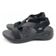 Go Walk Arch Fit Astonish Sandals