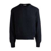 Ribstrikket sweater med logo patch