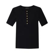 Ribbet T-shirt med Gyldne Knapper