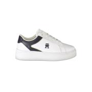 Hvide polyester sneakers med snørebånd, kontrastdetaljer, tryk, logo