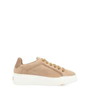 Beige ruskind sneaker med lærdetaljer