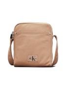 Calvin Klein Jeans Skuldertaske 'Essentials'  beige / sort