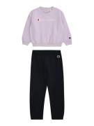 Champion Authentic Athletic Apparel Joggingdragt  pastellilla / rød / ...