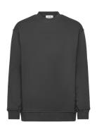 Lr-Nuka Levete Room Black