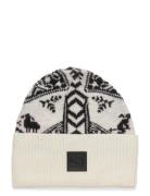 Saga Knit Beanie Kari Traa White