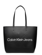 Shopper29 Calvin Klein Black