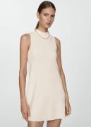 MANGO Knitted Perkins Neck Dress Kvinde Light Beige Korte Kjoler Str L...