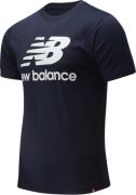 New Balance Essentials Stacked Logo T Shirt S - T-shirts Bomuld hos Ma...