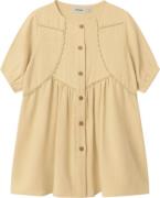 Lil' Atelier Nmfdamla SS Loose Dress LIL Str 92 - Taos Taupe Toppe hos...