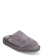 M Classic Slip-On Slippers Hjemmesko Grey UGG