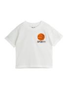 Basketball Chenille Emb Ss Tee Tops T-Kortærmet Skjorte White Mini Rod...