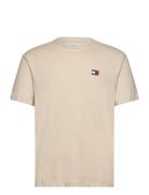 Tjm Reg Badge Tee Ext Tops T-Kortærmet Skjorte Beige Tommy Jeans