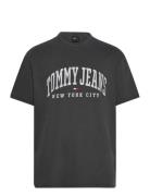 Tjm Reg Arc Varsity Washed Tee Tops T-Kortærmet Skjorte Black Tommy Je...