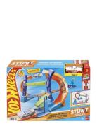 Stunt Tracks Corkscrew Jump Champion Track Set & 1:64 Scale Toy Car, S...