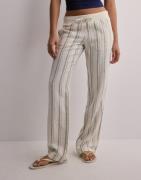 Nelly - Ternet/Stribet - Low Waist Linen Striped Pants