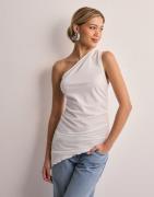 Nelly - Hvid - Structured One Shoulder Top