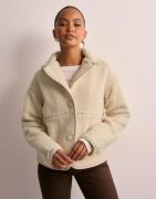 Nelly - Hvid - Shearling Jacket