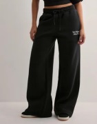 New Balance - Sort - Wide Leg Jogger