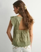 Only - Grøn - Onllou Life Emb S/S Open Back Top P