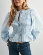 Nelly - Blå - Flirty Smock Blouse