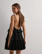 Nelly - Sort - Volume Flounce Dress